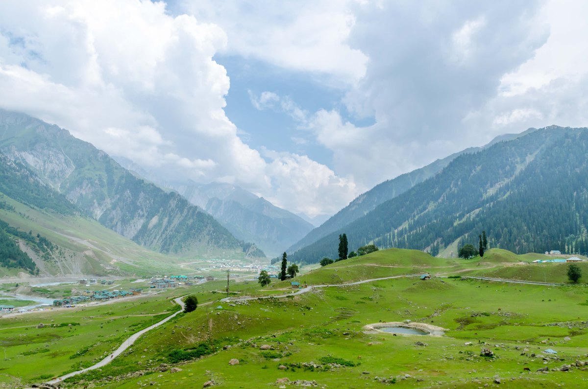 Glacial landscape around Sonmarg