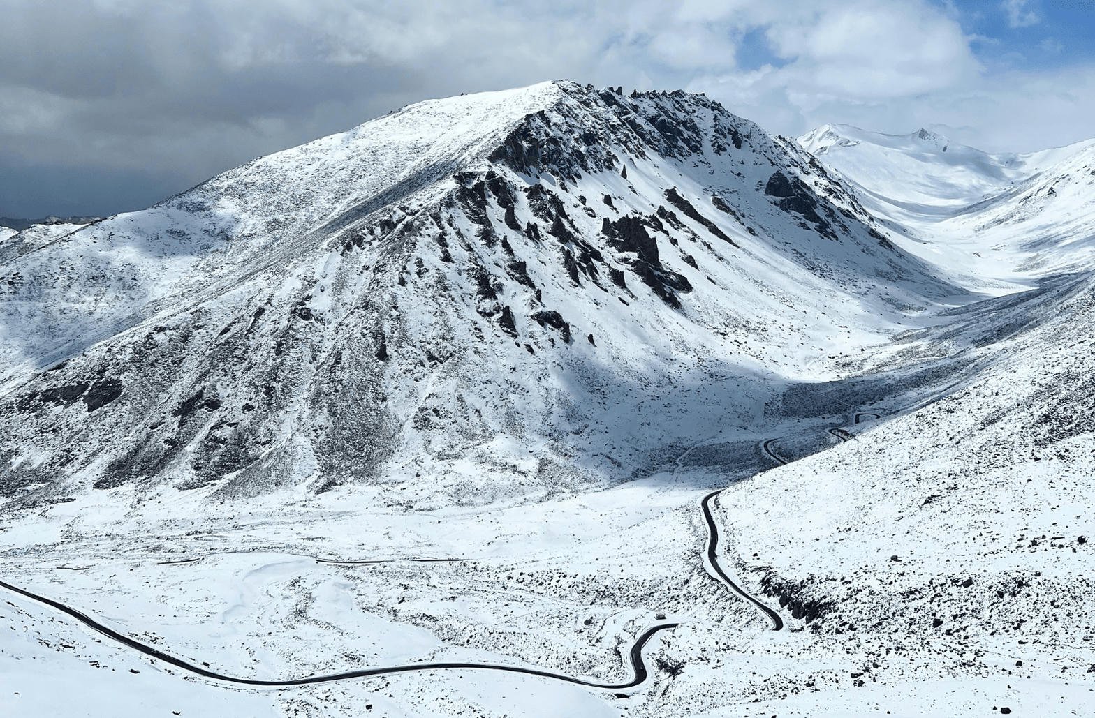 Switchbacks on the snow side of Khardung La